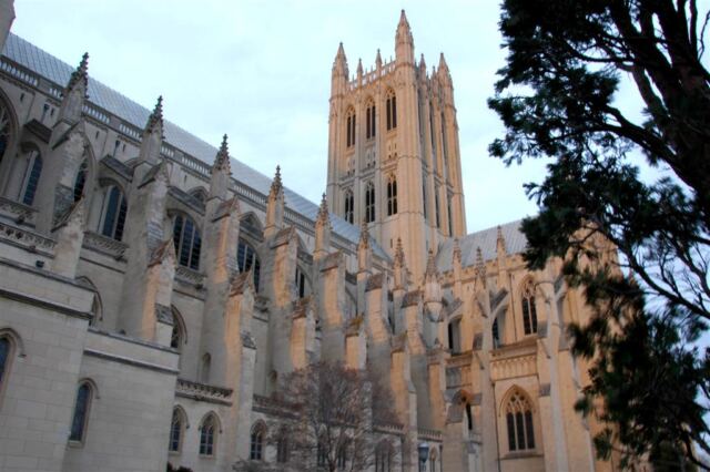 Flying buttresses
