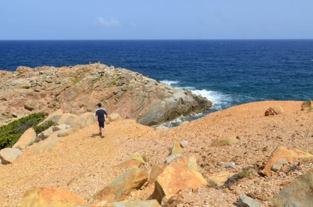 Building a cairn at Coppermine Point 1