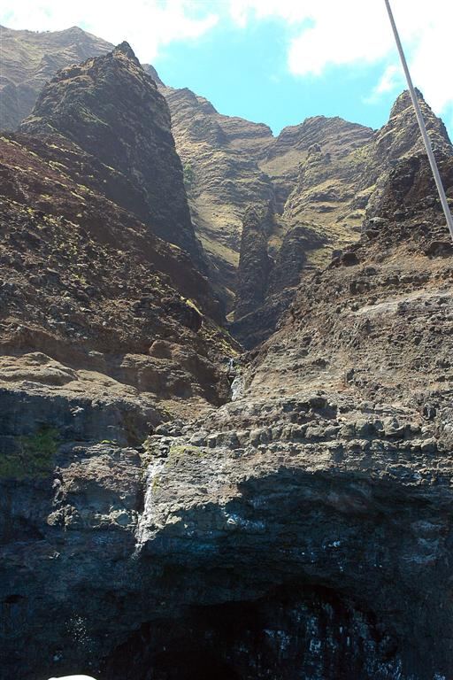 Waterfall along Napali Coast (4)