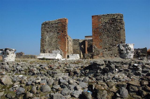 Pompeii temple