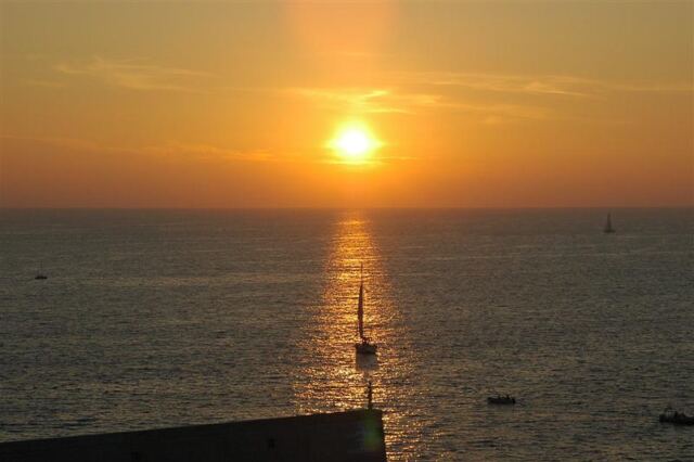 Sunset and sailboat (1)