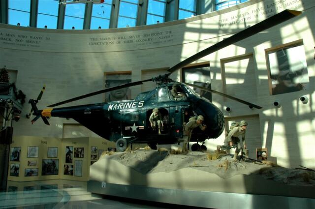 Marine Sikorsky HRS-2 landing