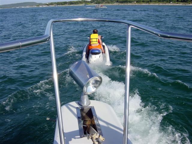 jetski-pulls-the-boat-home-3-