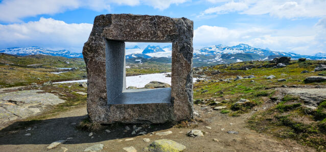 Mefjell Rasteplass square stone 02