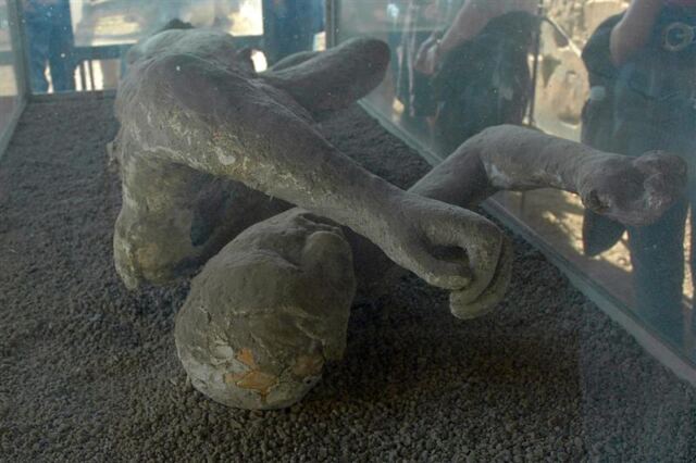 Pompeii - body casts (3)