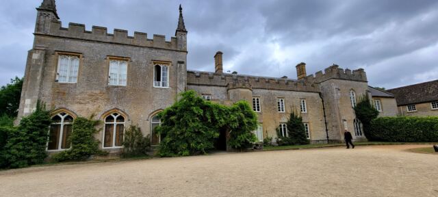 Cotswold Wildlife Park - admin building (2)