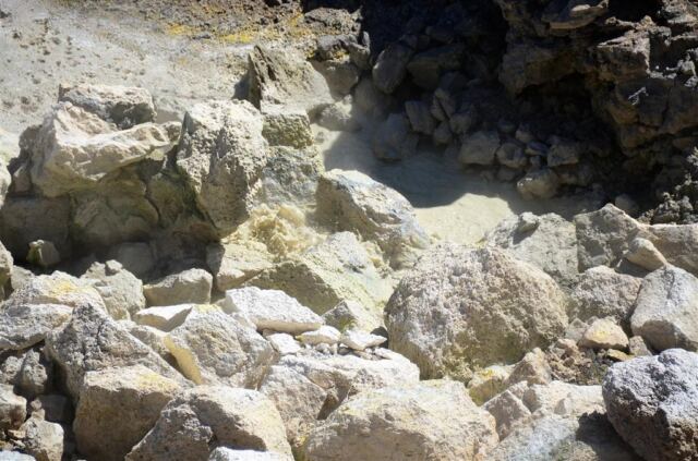 Sulphur Caldron (4)