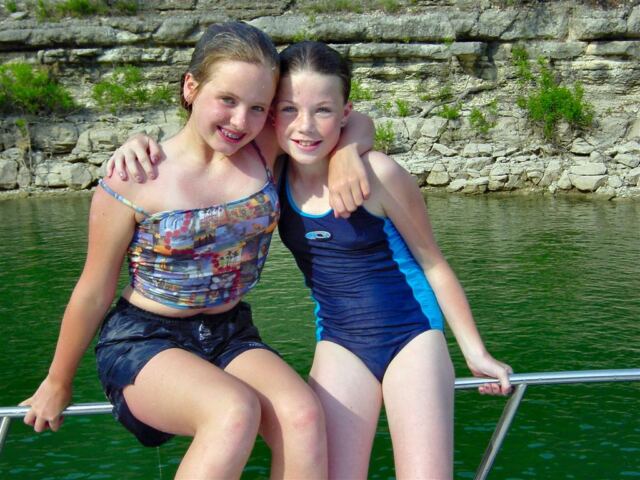 melanie-and-carly-on-the-boat-rail