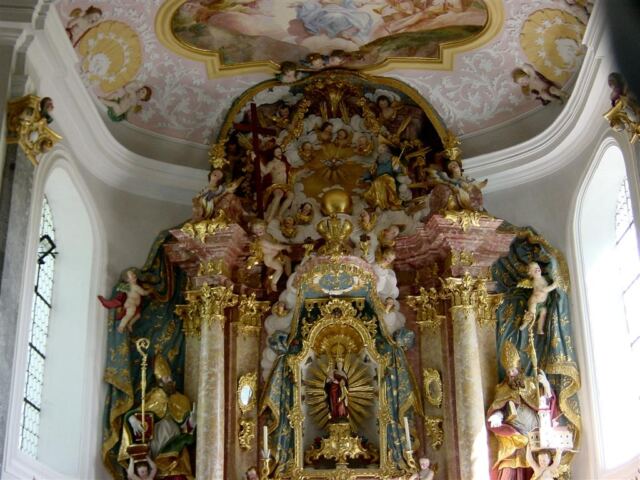 more-detail-of-small-chapel-altar