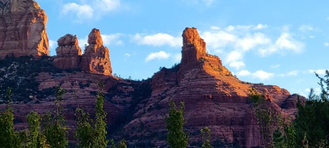 Sunrise on the red rock throne (2)