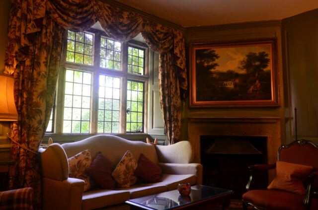 sunny-morning-in-the-charingworth-parlor
