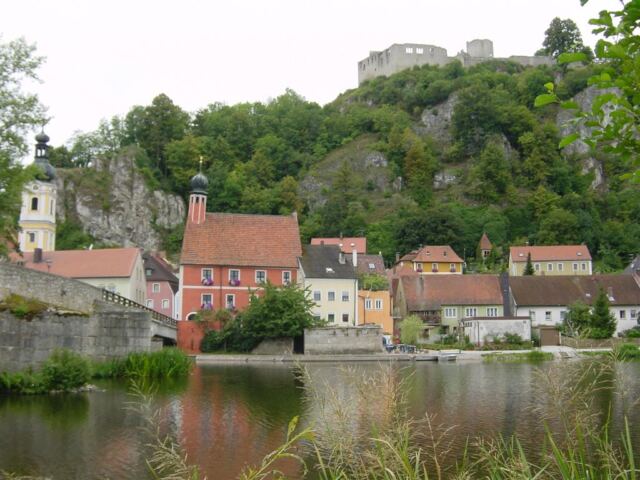 town-bridge-cliff-and-castle