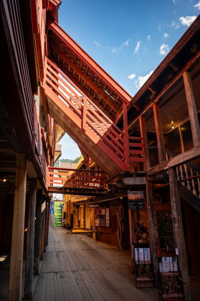 Hansakvarteret Bryggen alleyways 03