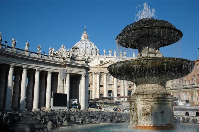 Bernini's fountain and St. Peter's (1)
