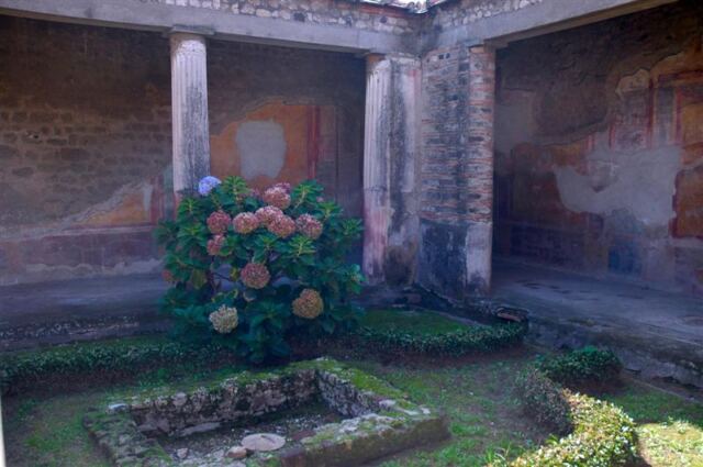 Pompeii - House of the Fawn garden (1)