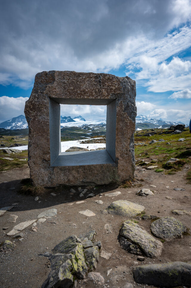 Mefjell Rasteplass square stone 01