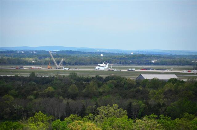 Discovery and SCA on Dulles tarmac