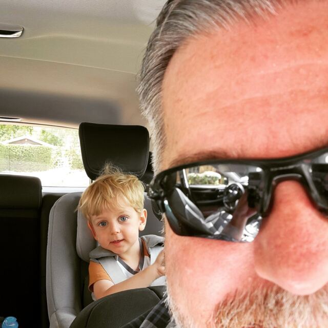 Hes right behind me, isnt he (English accent version)