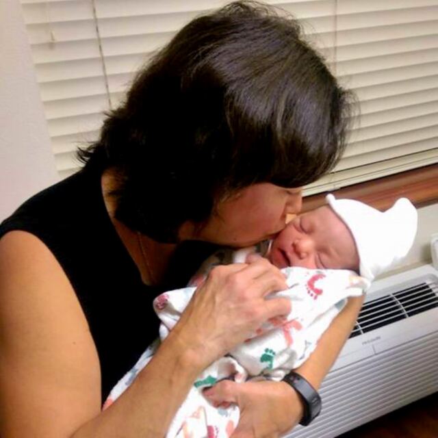 Mimi-kisses-Cole