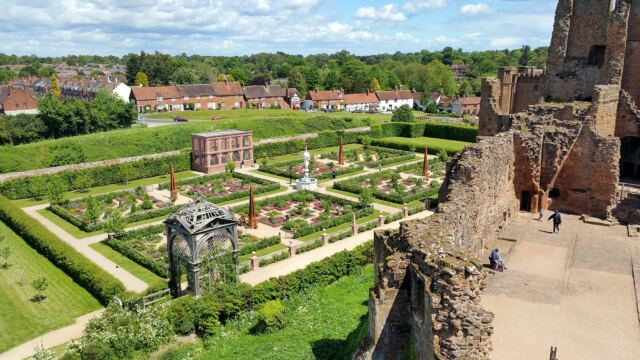 Kenilworth Castle - Elizabethan Gardens 1