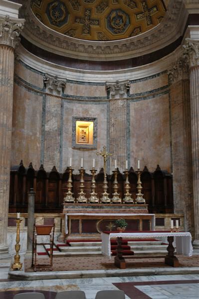 Pantheon altar