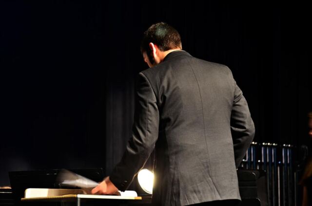 studying-the-score-pre-concert