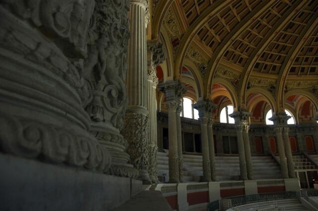 Columns curve around