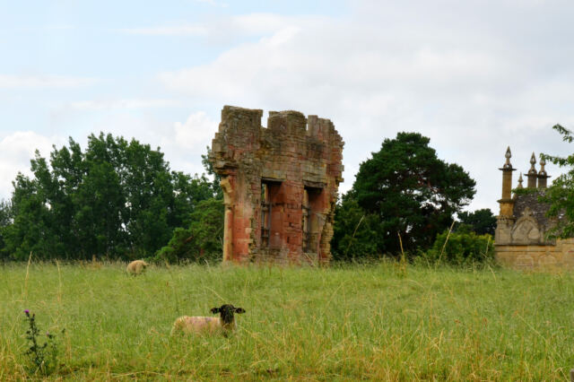 Chipping Campden - West Banqueting ruins (2)
