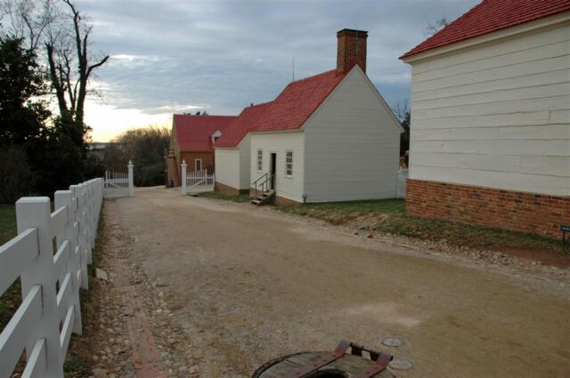 Other servant houses