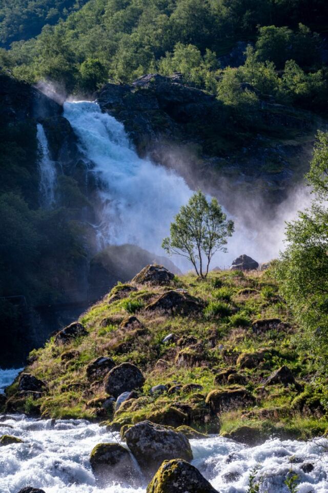 Briksdal waterfall 01