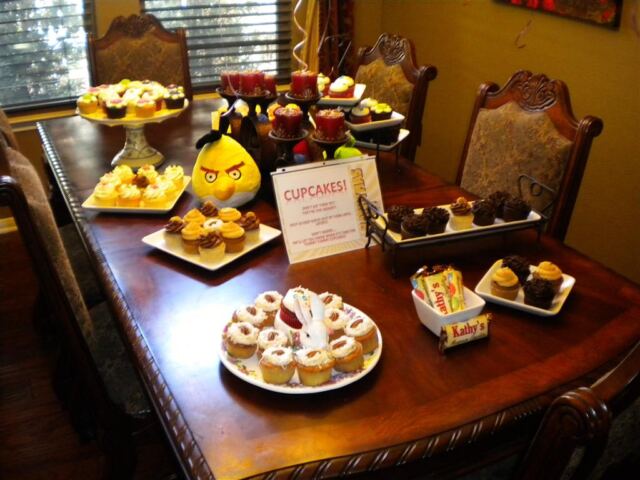 funny i thought 8 dozen cupcakes would look like more