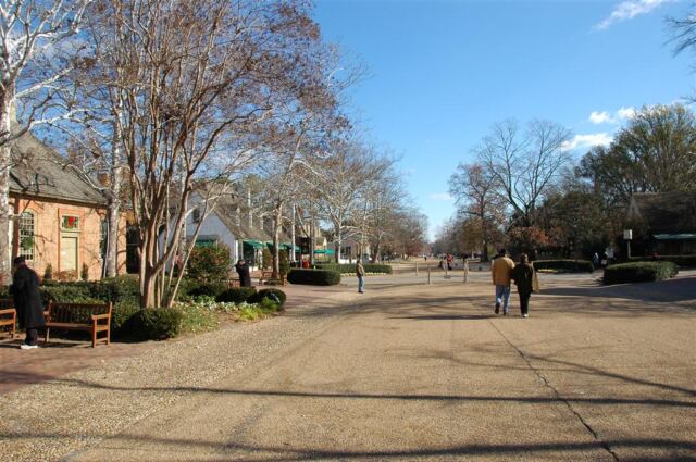 Colonial Williamsburg - street shot (2)