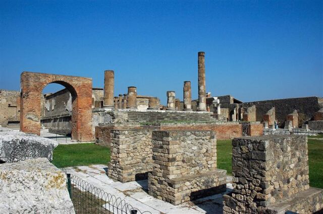 Forum Pompeii (left side)