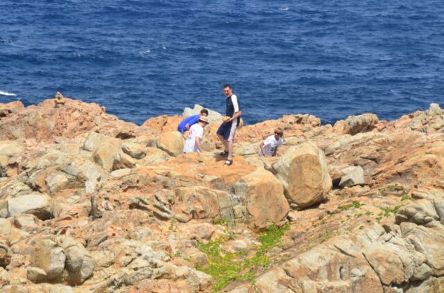 Building a cairn at Coppermine Point 4