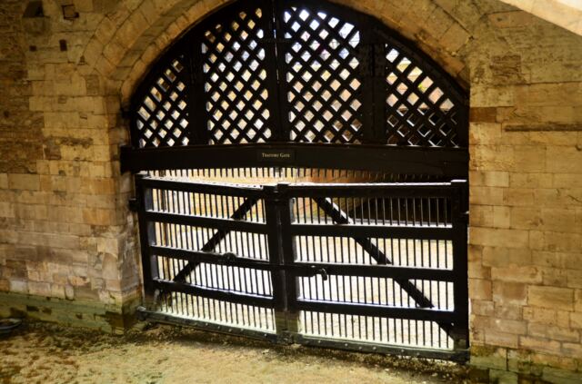Traitor's Gate from inside the Tower of London (1)