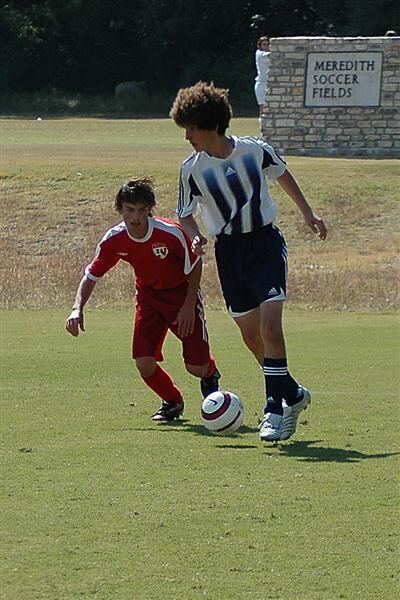 tarek-looks-up-for-a-pass