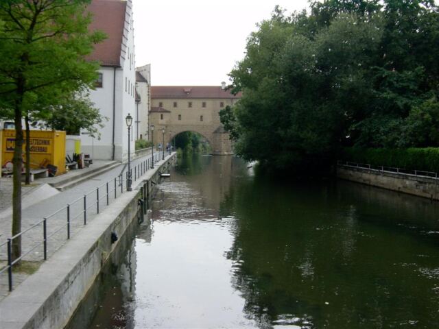 back-towards-river-entrance