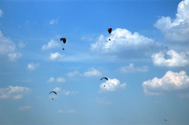 Parasailing over the Malverns (3)