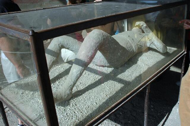 Pompeii - body casts (6)