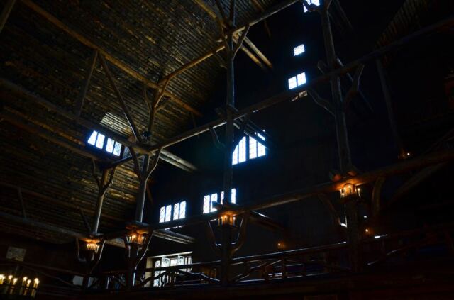 Old Faithful Inn - interior (2)