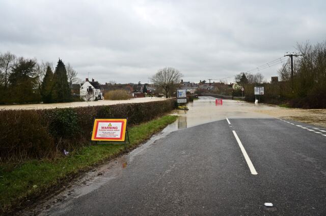 Flooded Stour River bridge (5)