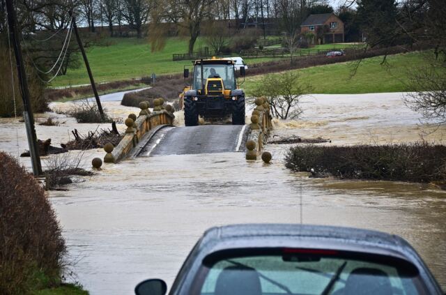 Tractor fording the flooded Stour at Honnington (1)
