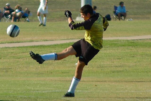 andrew-punts-the-ball
