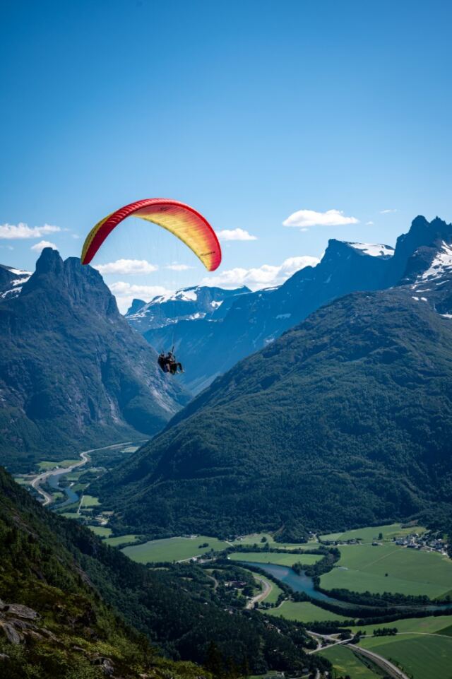 Andalsnes paraglider 01