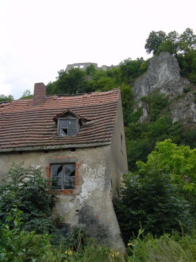old-building-roof-and-castle