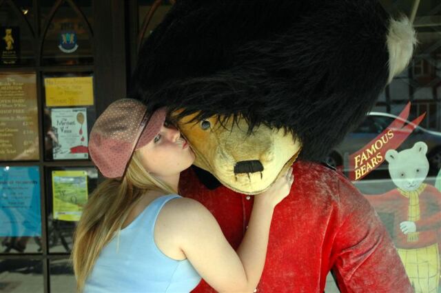 Melanie makes a new friend