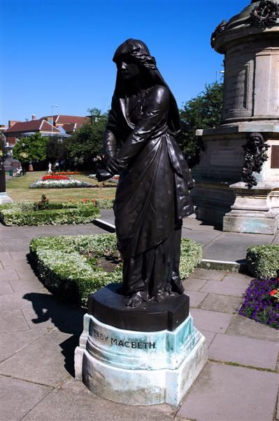 Lady MacBeth statue