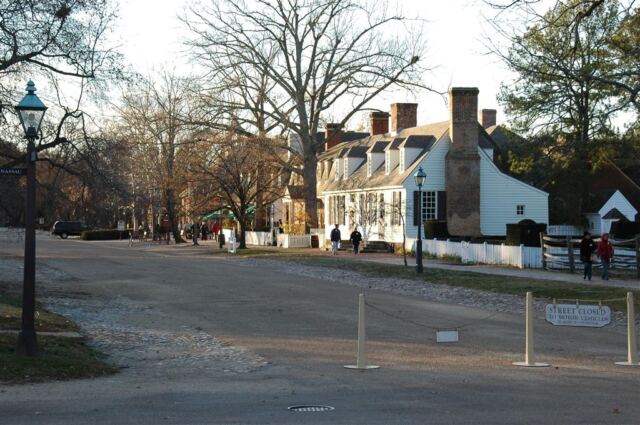Colonial Williamsburg - street shot (6)