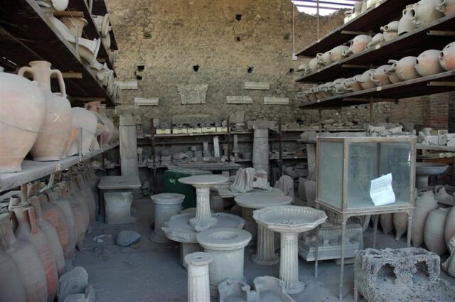 Pompeii ruins storehouse (3)