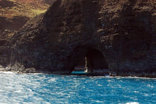 Arched cave along Napali Coast (1)